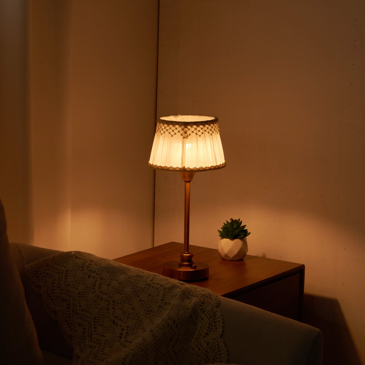 Rechargeable Cordless Lamp with Dimmer，Bering Brass